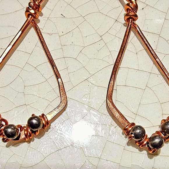 Copper Knot with 3 hematite stationary beads dangle earrings. - Picture 4 of 7